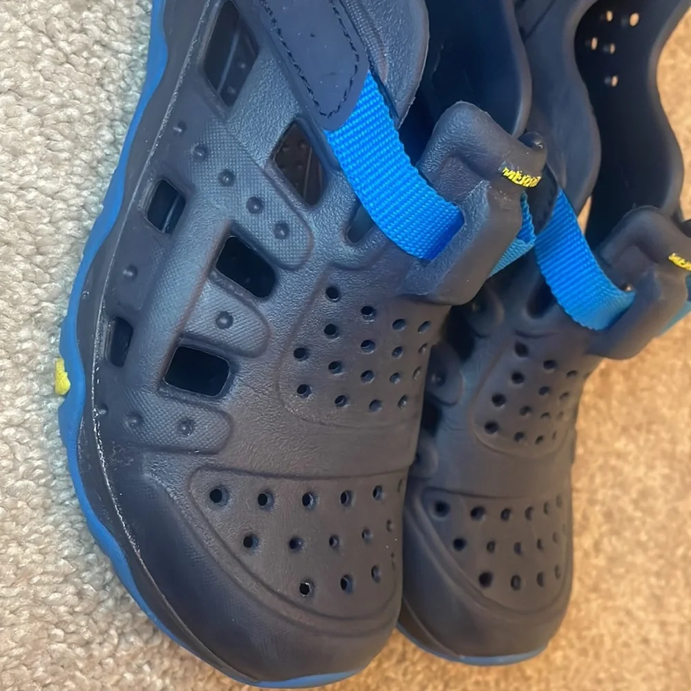 Boys Merrell swim shoes blue size 3